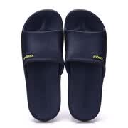 Coqui pareja casa minimalista suave fondo playa ducha sandalias y zapatillas